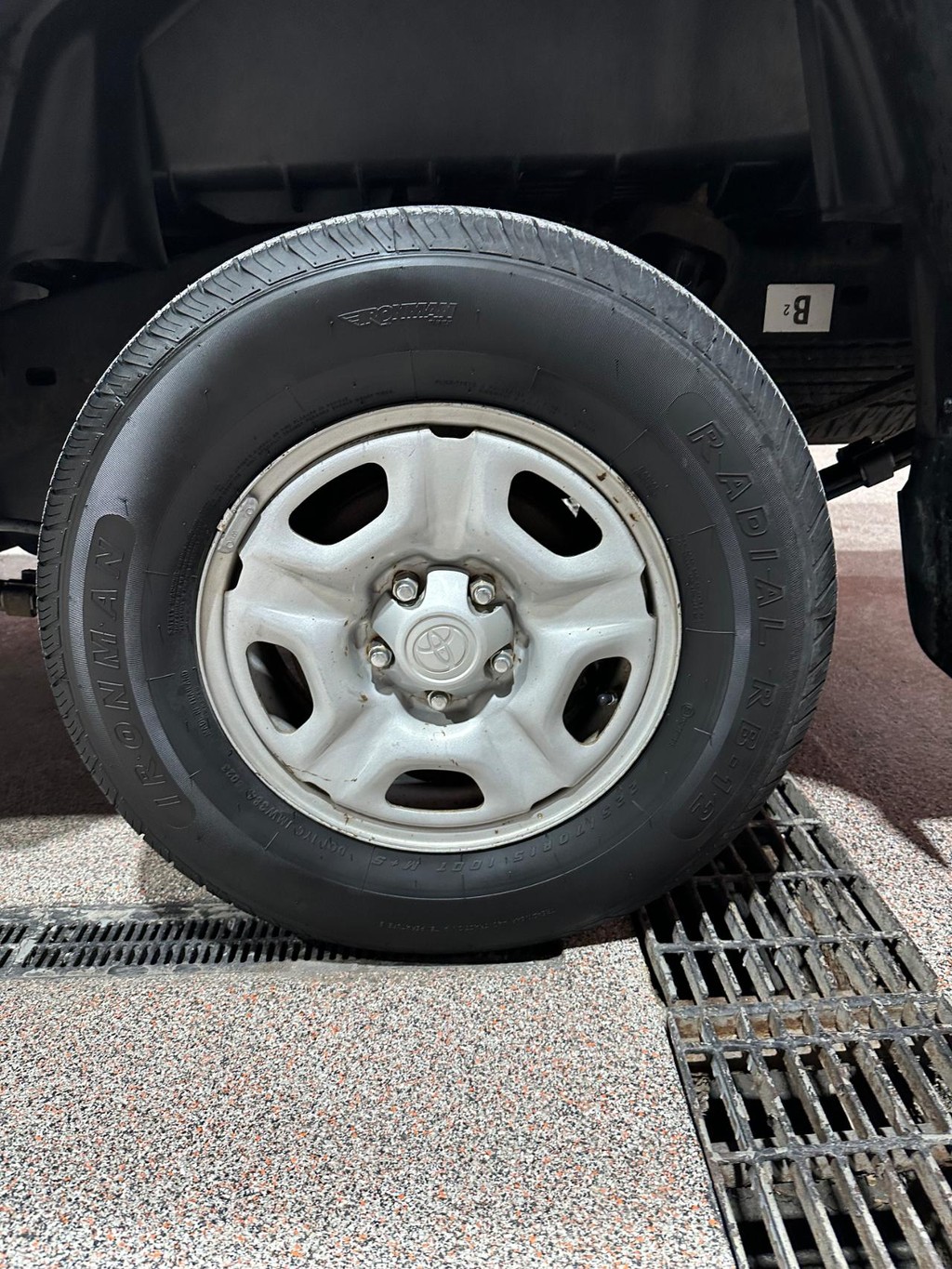 Toyota Tacoma Vehicle Full-screen Gallery Image 12