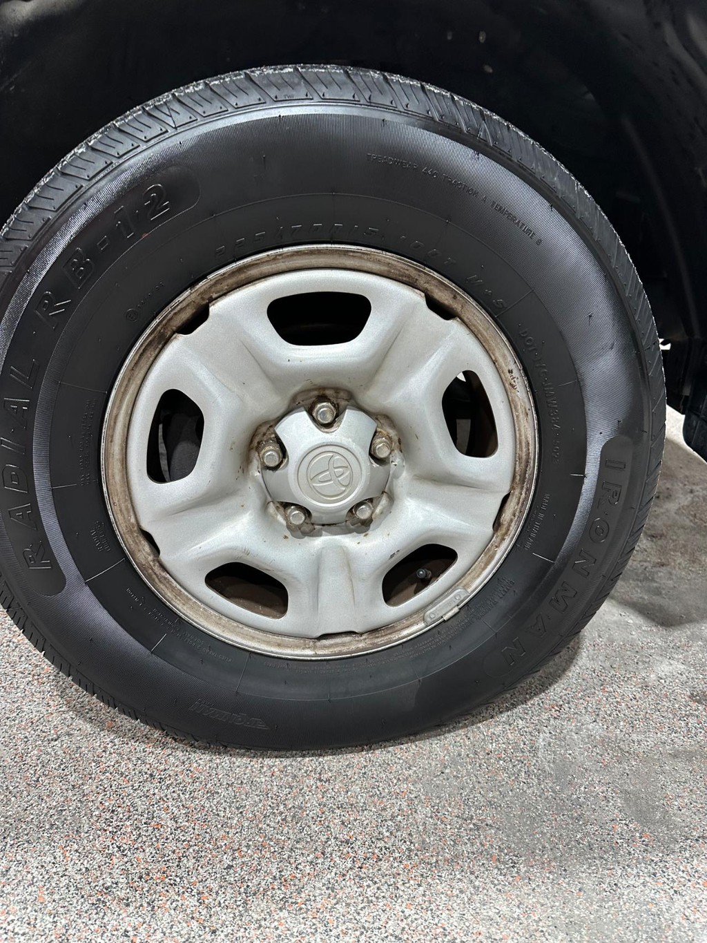 Toyota Tacoma Vehicle Full-screen Gallery Image 16