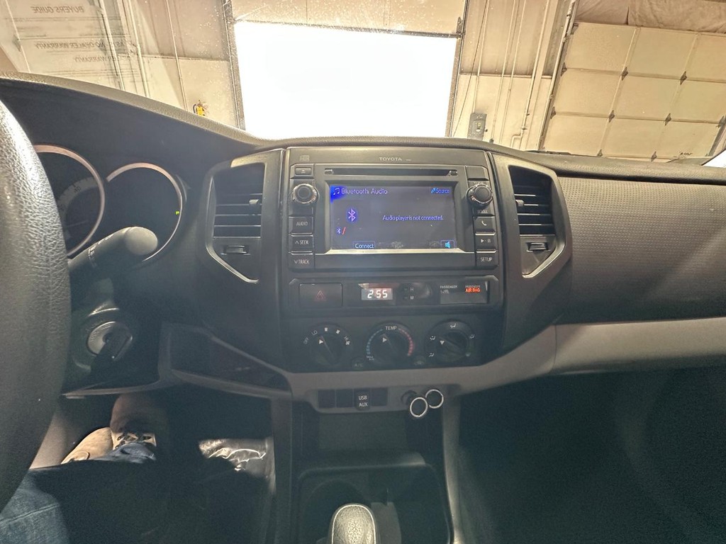 Toyota Tacoma Vehicle Full-screen Gallery Image 18