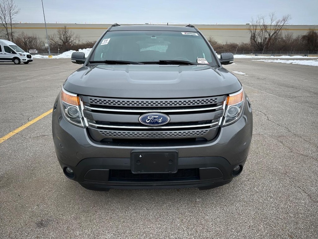 Ford Explorer Vehicle Full-screen Gallery Image 7