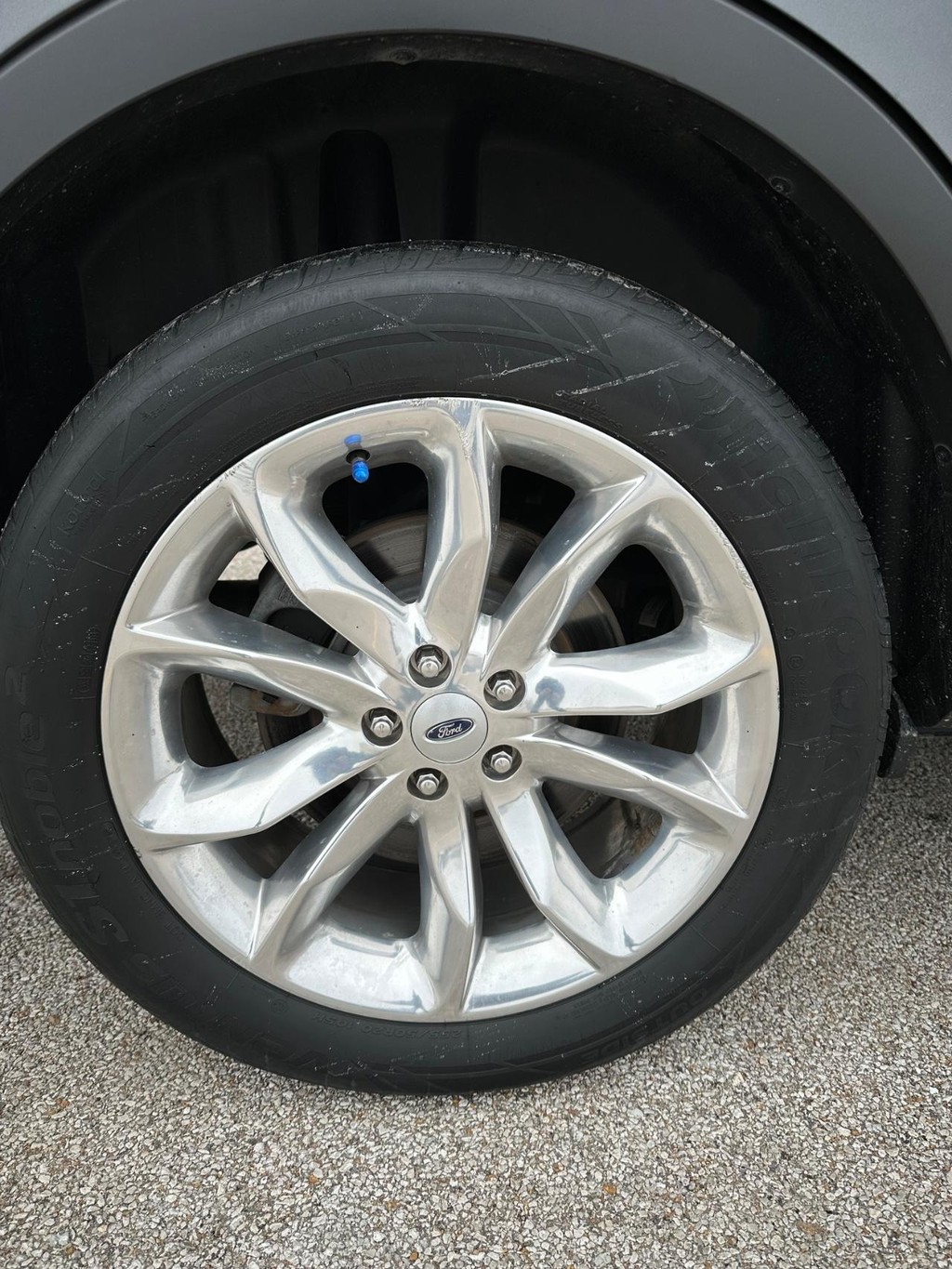 Ford Explorer Vehicle Full-screen Gallery Image 10