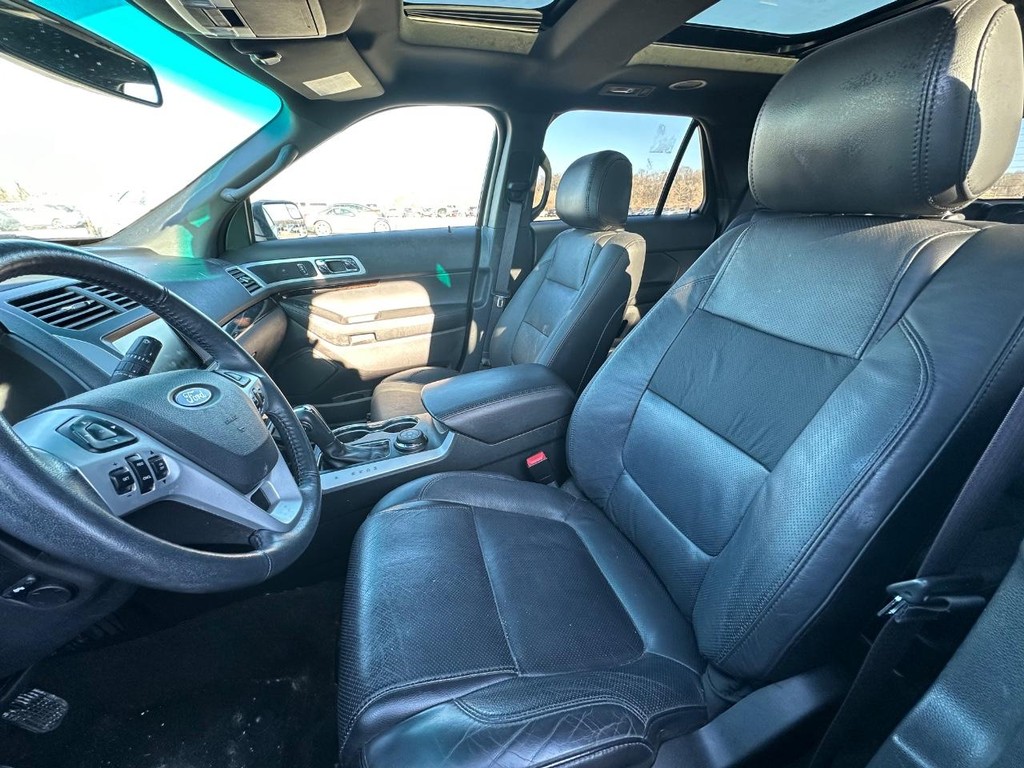 Ford Explorer Vehicle Full-screen Gallery Image 11