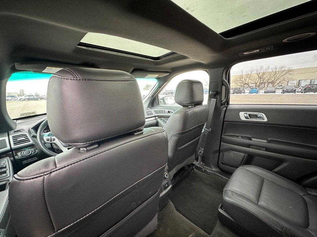 Ford Explorer Vehicle Full-screen Gallery Image 13