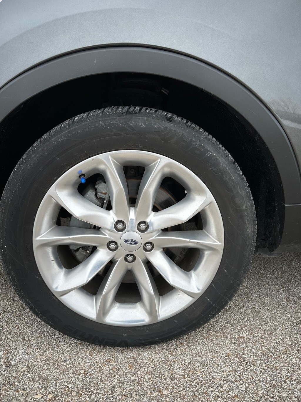 Ford Explorer Vehicle Full-screen Gallery Image 18