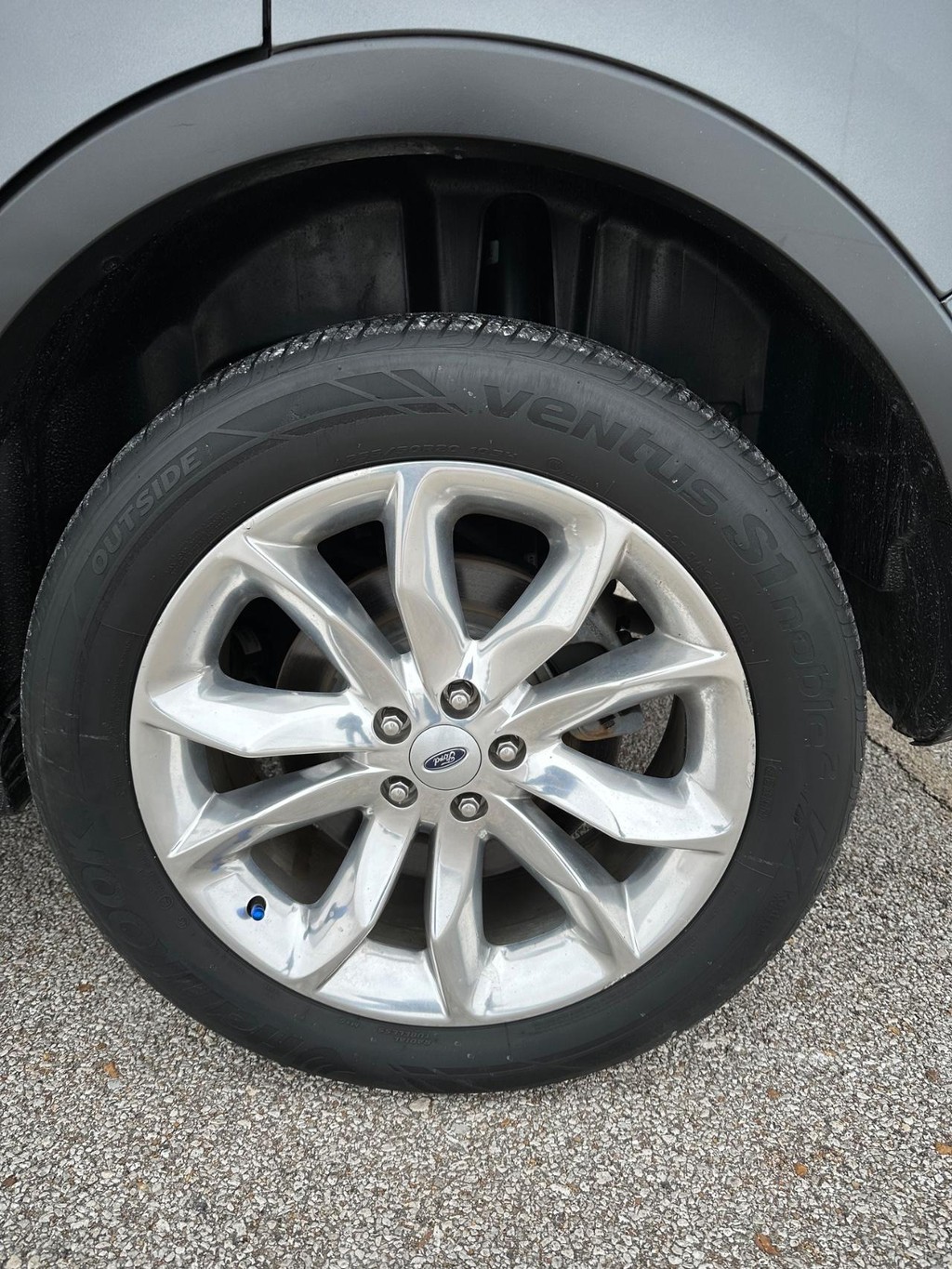 Ford Explorer Vehicle Full-screen Gallery Image 19