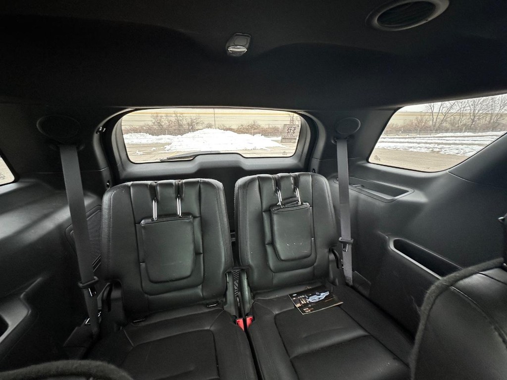 Ford Explorer Vehicle Full-screen Gallery Image 21