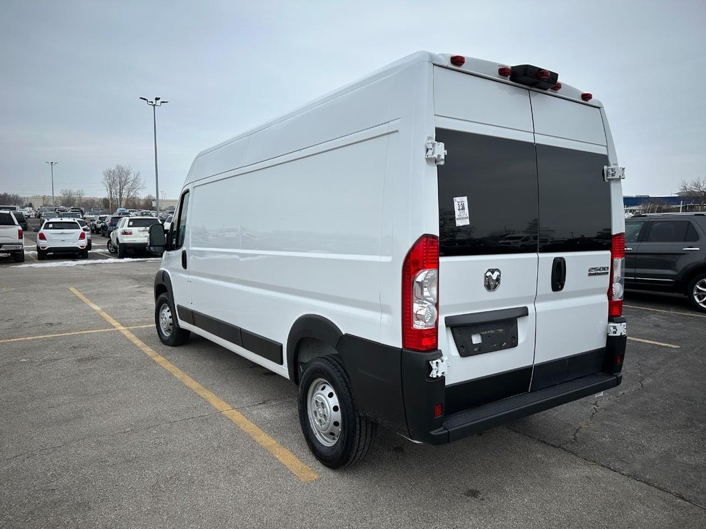 Ram ProMaster Cargo Van Vehicle Full-screen Gallery Image 3