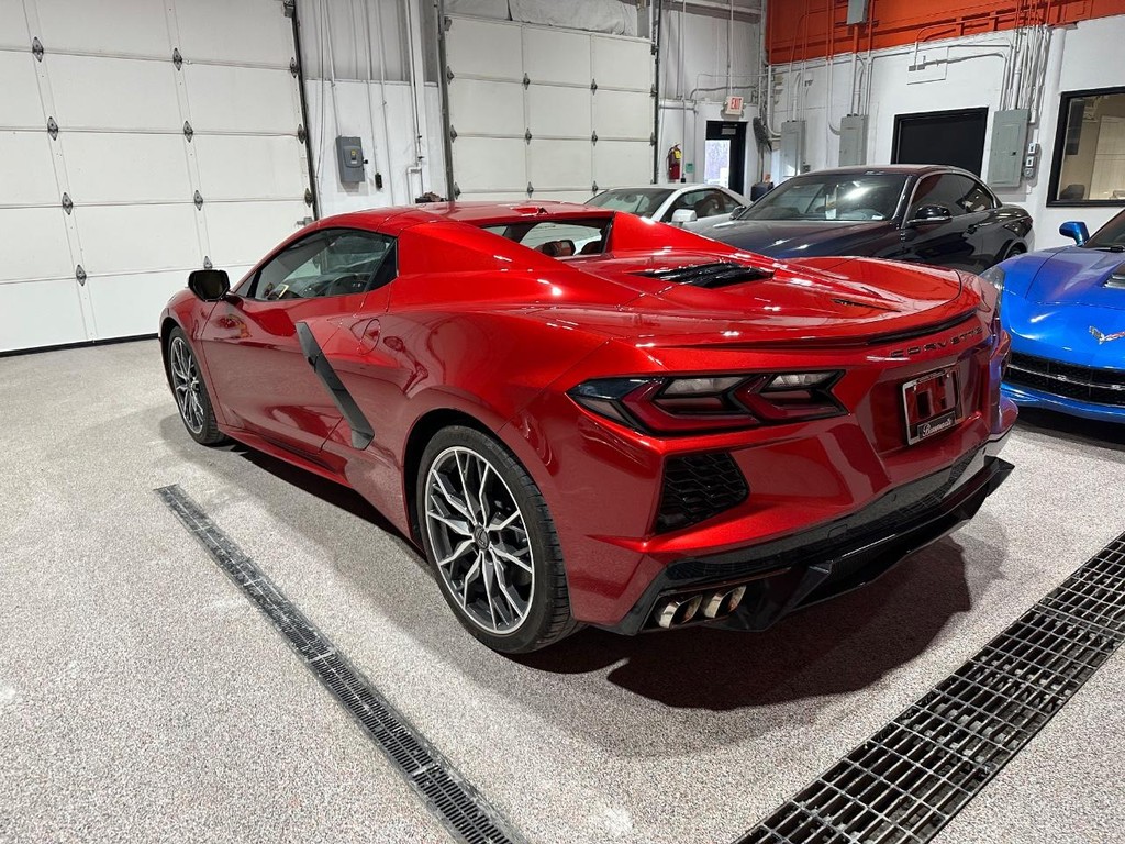 Chevrolet Corvette Vehicle Full-screen Gallery Image 3