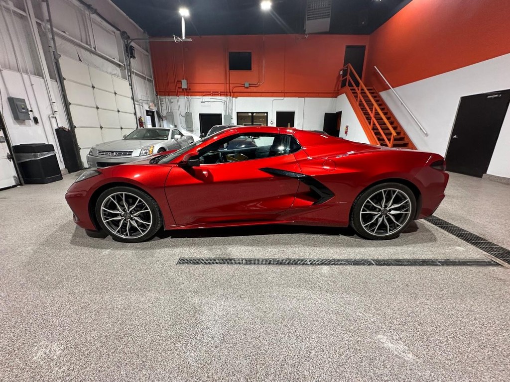 Chevrolet Corvette Vehicle Full-screen Gallery Image 8