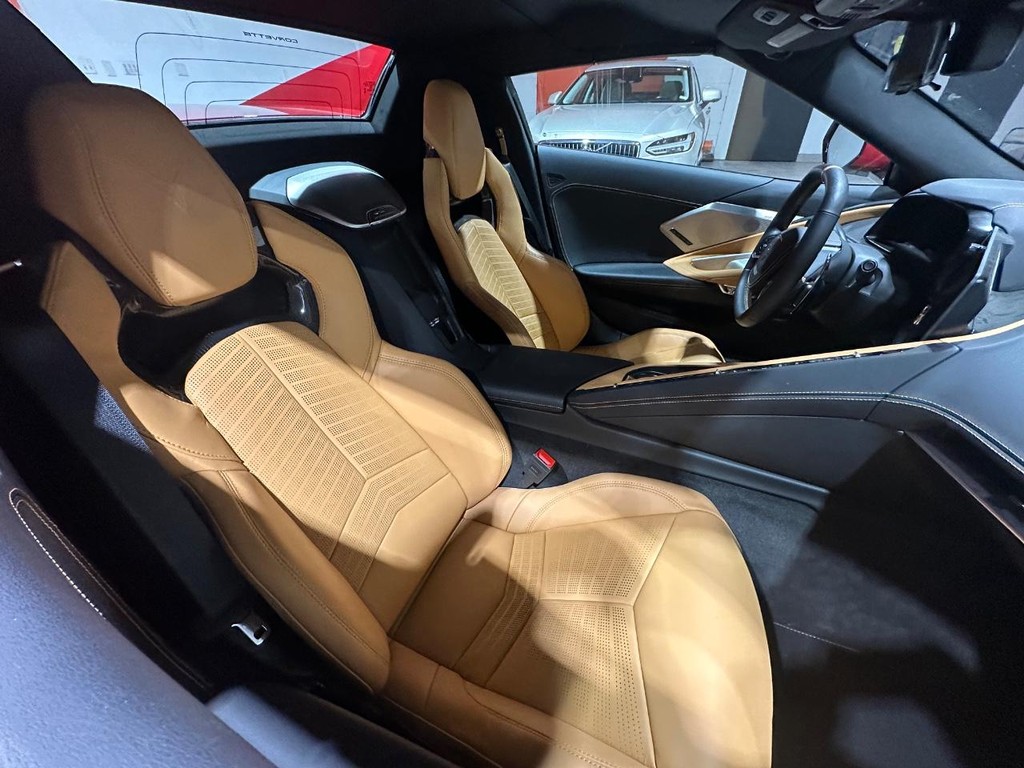 Chevrolet Corvette Vehicle Full-screen Gallery Image 12