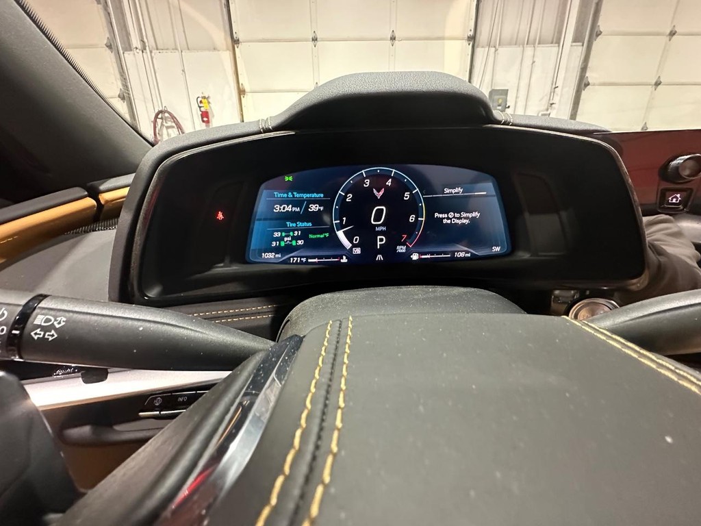 Chevrolet Corvette Vehicle Full-screen Gallery Image 15