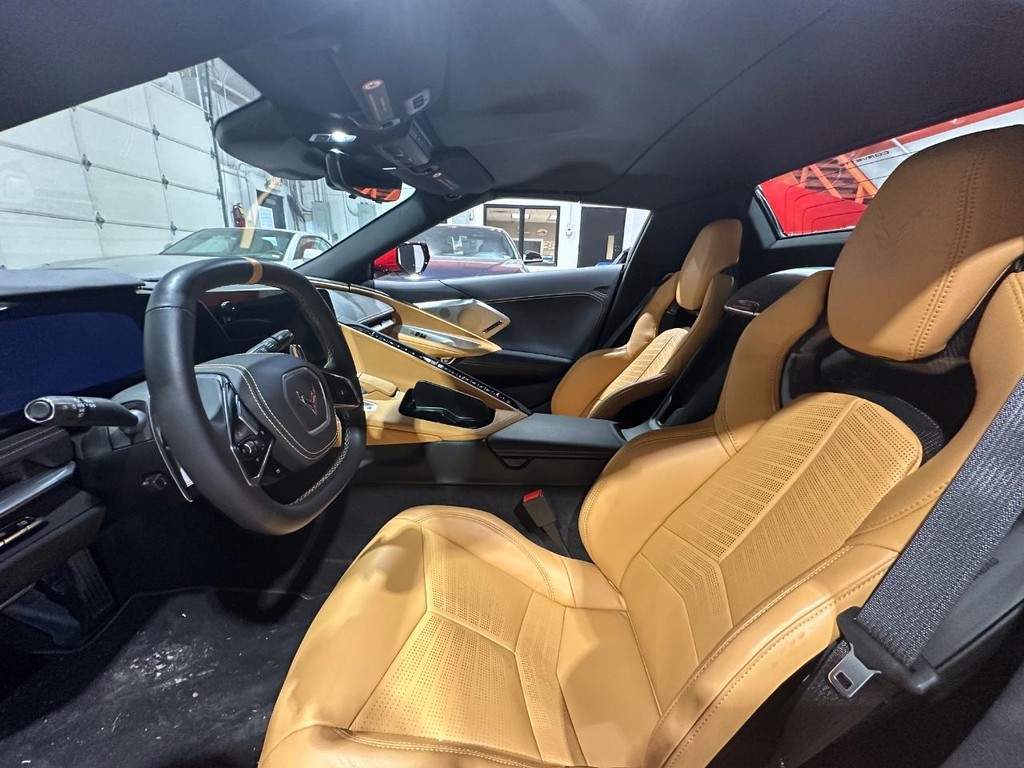 Chevrolet Corvette Vehicle Full-screen Gallery Image 17