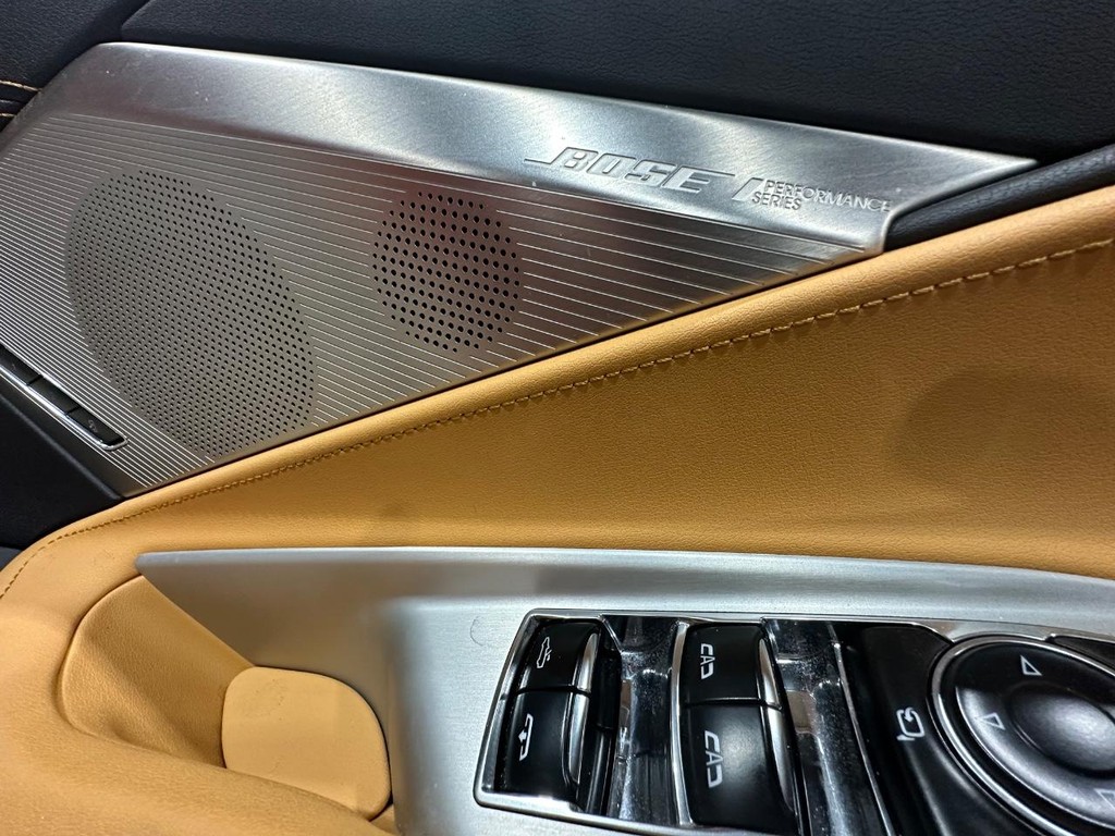 Chevrolet Corvette Vehicle Full-screen Gallery Image 22