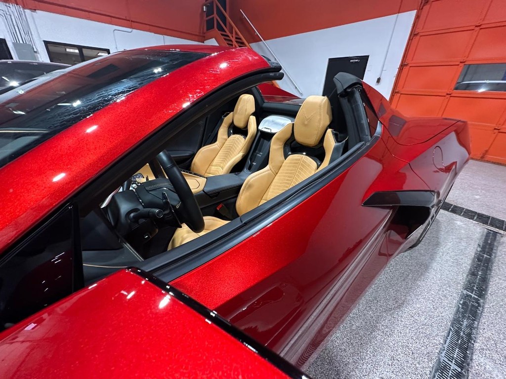 Chevrolet Corvette Vehicle Full-screen Gallery Image 25