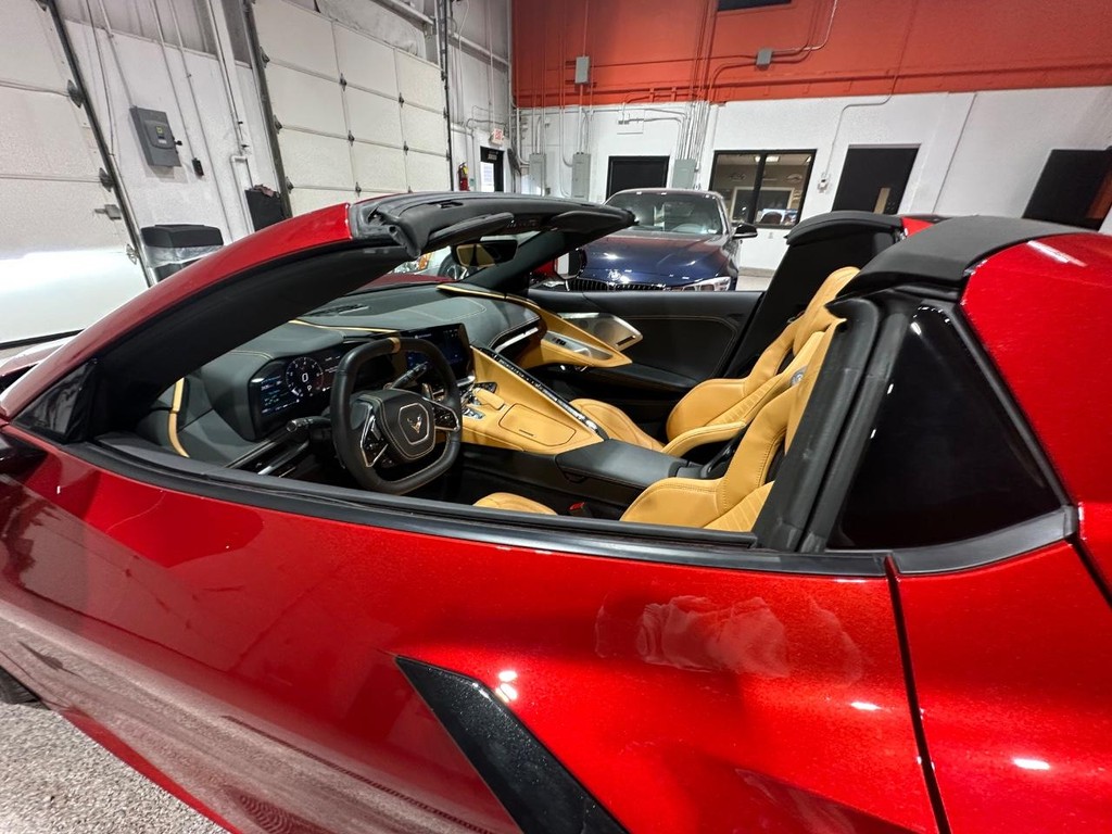 Chevrolet Corvette Vehicle Full-screen Gallery Image 26