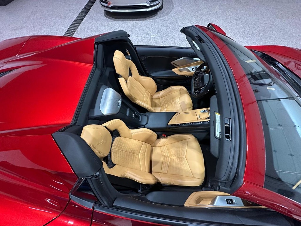 Chevrolet Corvette Vehicle Full-screen Gallery Image 27