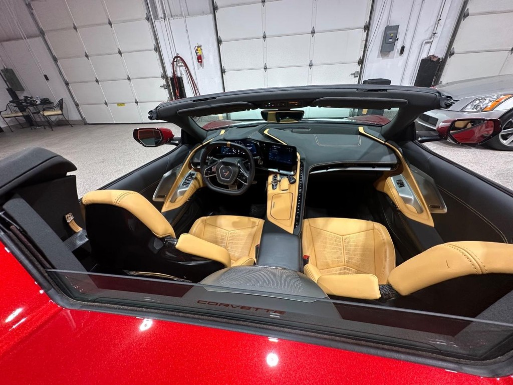 Chevrolet Corvette Vehicle Full-screen Gallery Image 28