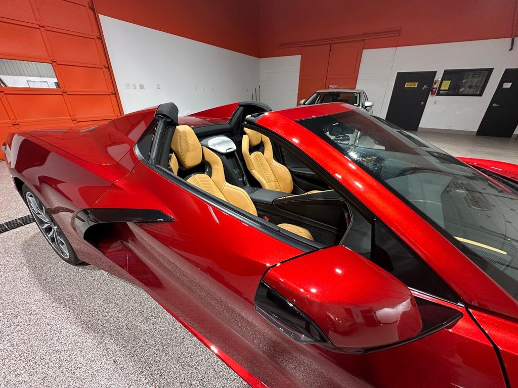 Chevrolet Corvette Vehicle Full-screen Gallery Image 29