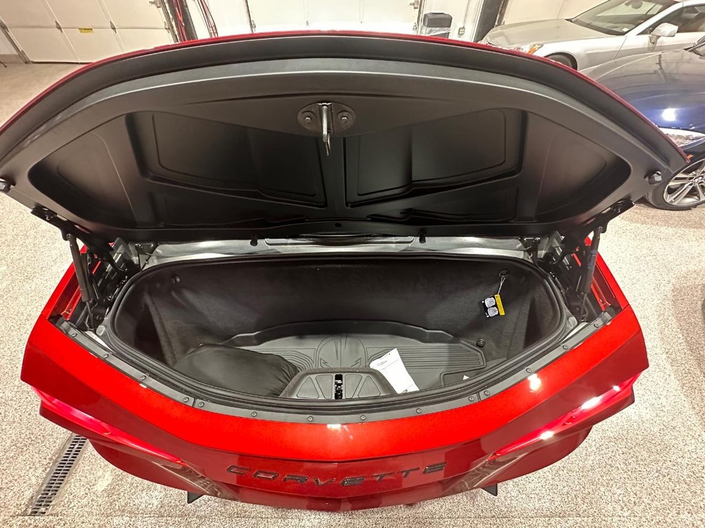 Chevrolet Corvette Vehicle Full-screen Gallery Image 31