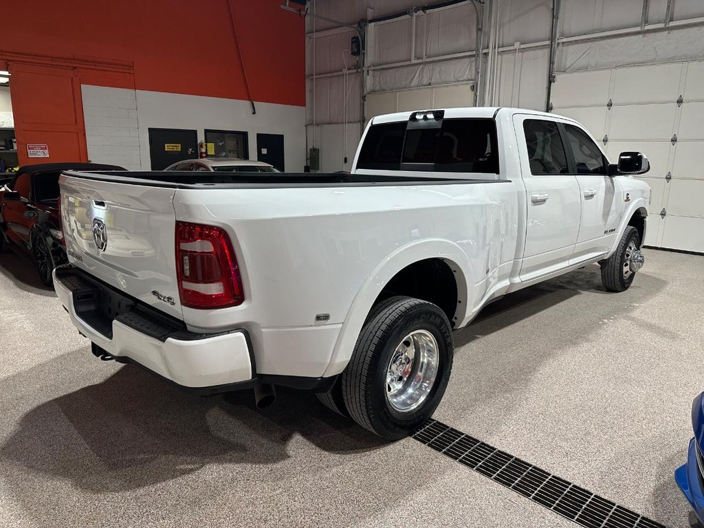 Ram 3500 Vehicle Full-screen Gallery Image 3