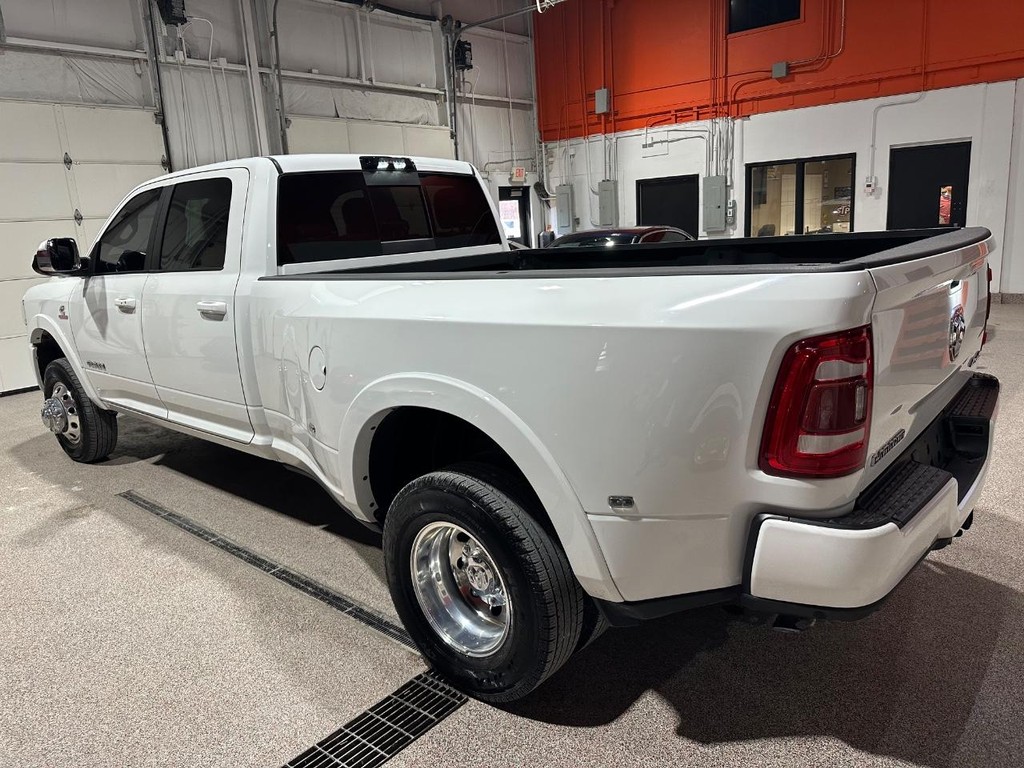 Ram 3500 Vehicle Full-screen Gallery Image 4