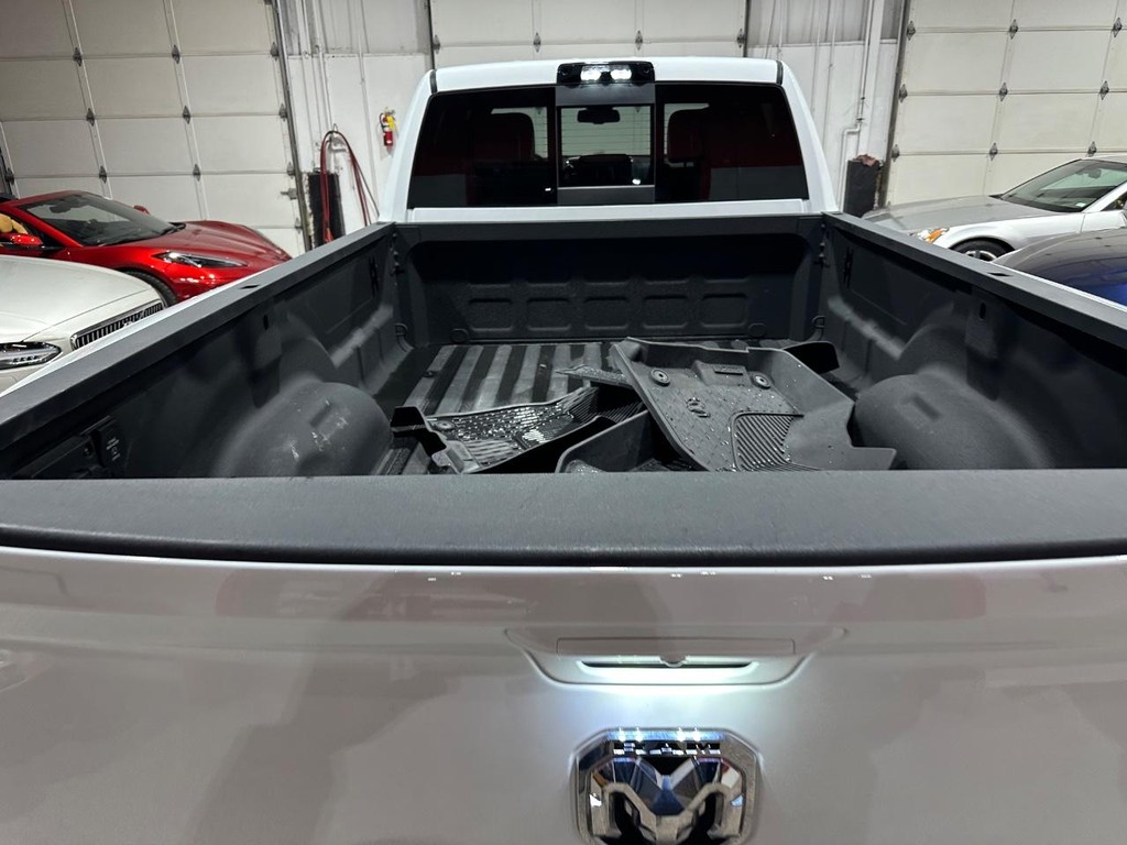 Ram 3500 Vehicle Full-screen Gallery Image 5