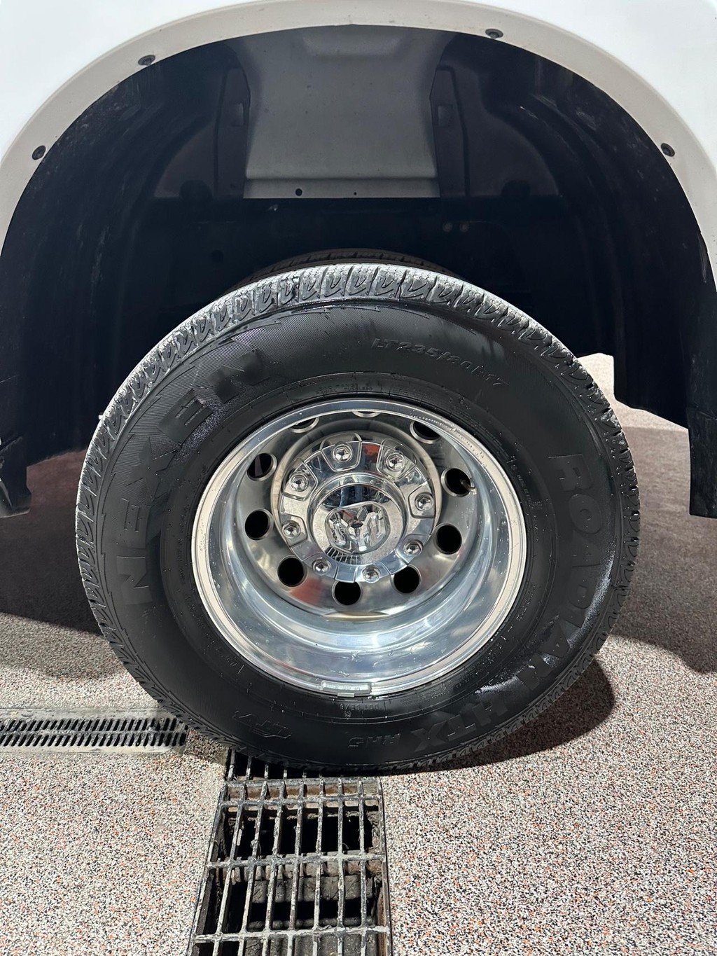 Ram 3500 Vehicle Full-screen Gallery Image 11