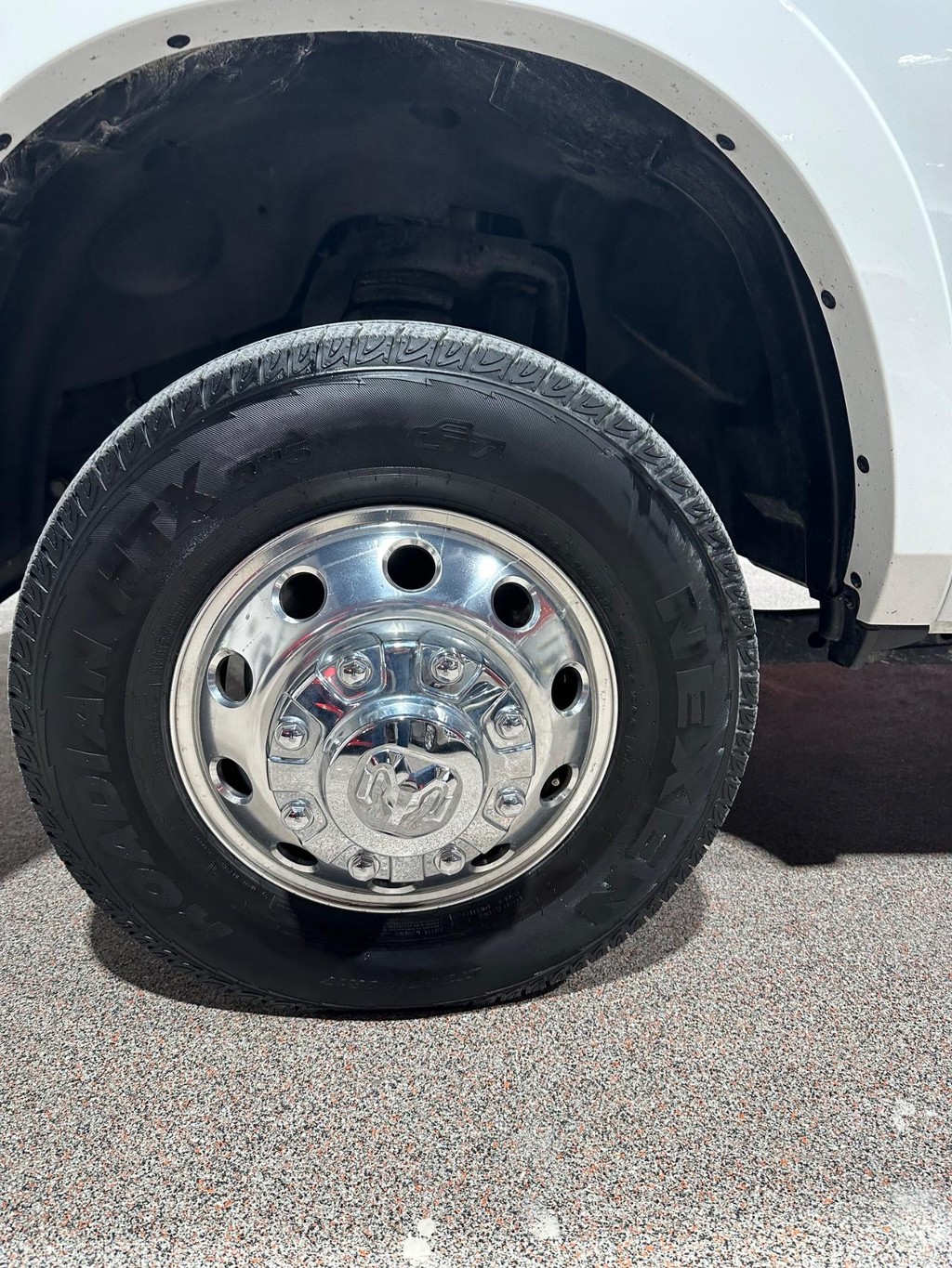 Ram 3500 Vehicle Full-screen Gallery Image 12