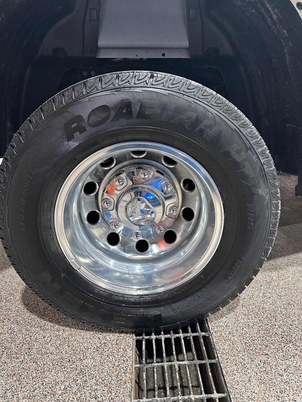 Ram 3500 Vehicle Full-screen Gallery Image 13