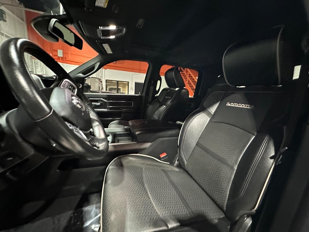 Ram 3500 Vehicle Full-screen Gallery Image 14