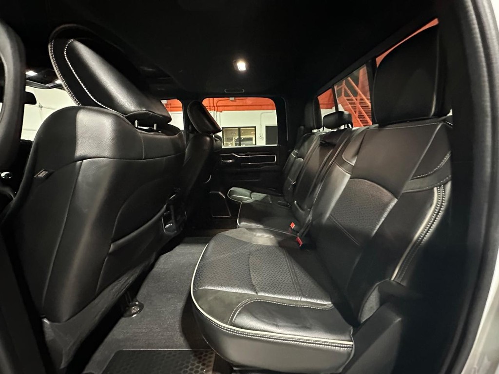 Ram 3500 Vehicle Full-screen Gallery Image 15