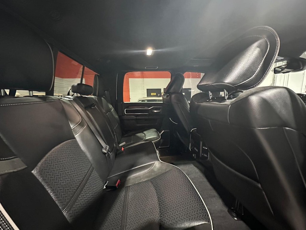 Ram 3500 Vehicle Full-screen Gallery Image 16