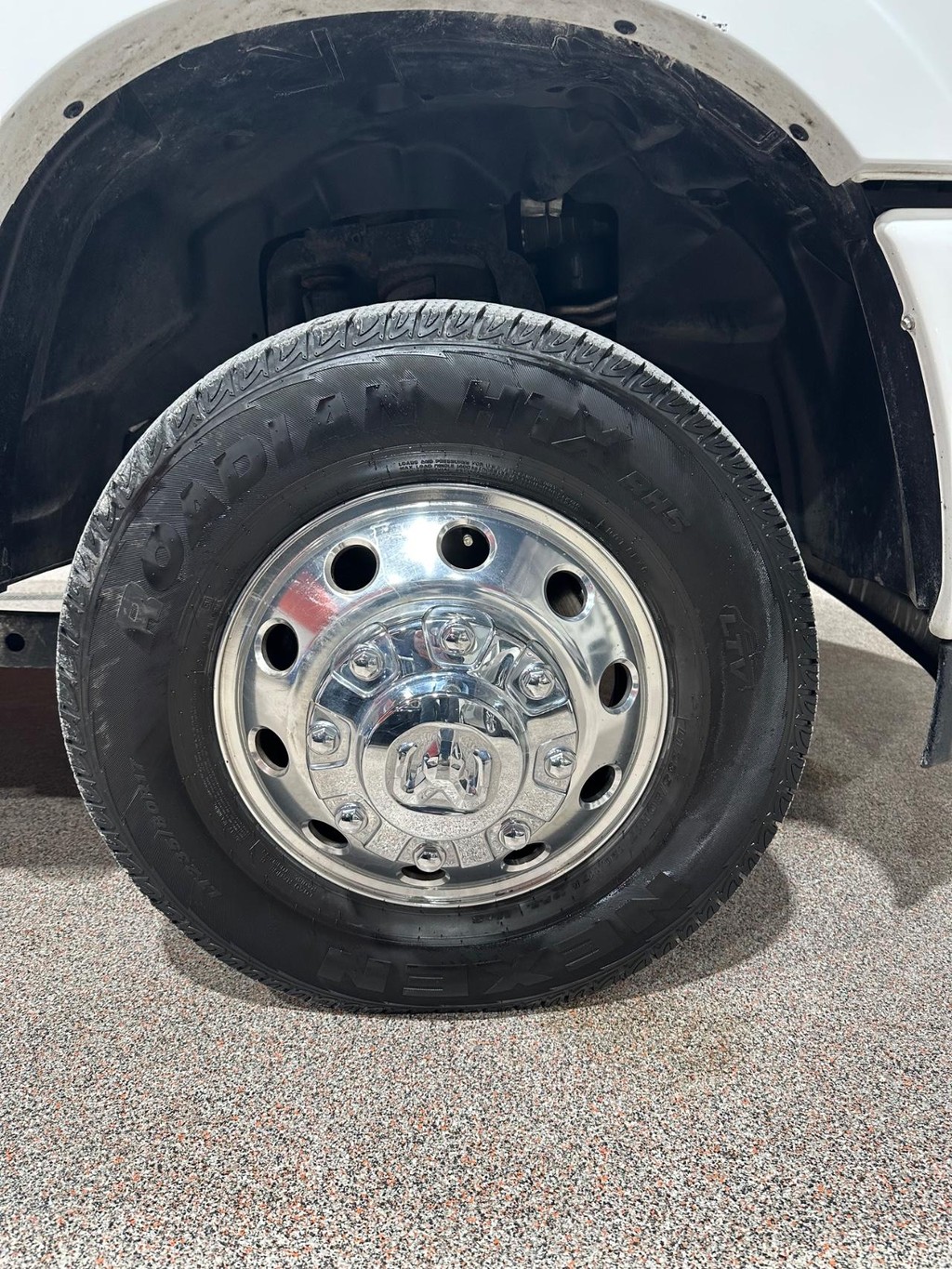 Ram 3500 Vehicle Full-screen Gallery Image 18