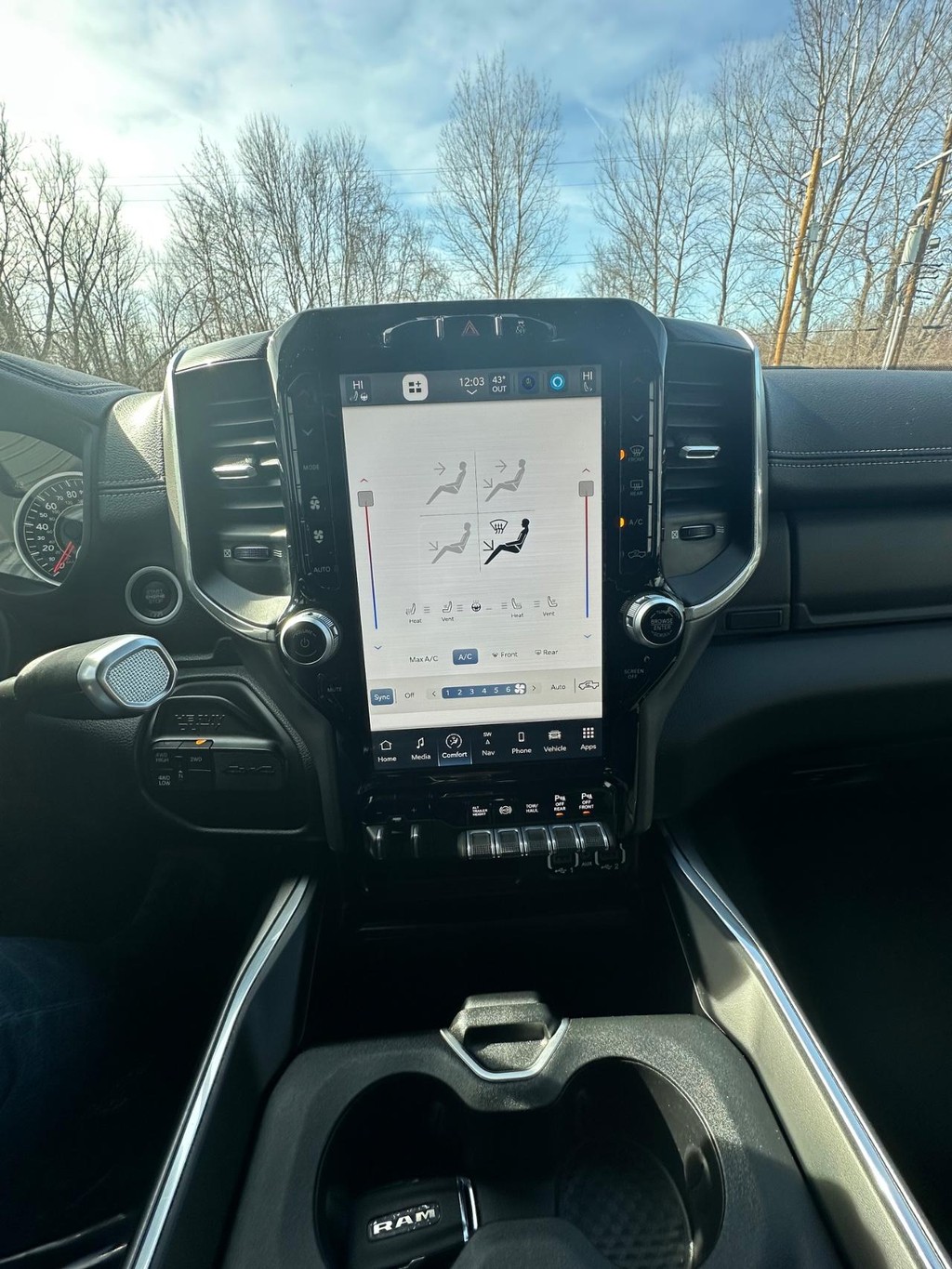 Ram 3500 Vehicle Full-screen Gallery Image 20