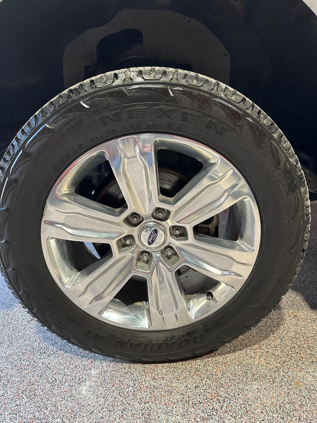 Ford F-150 Vehicle Full-screen Gallery Image 7