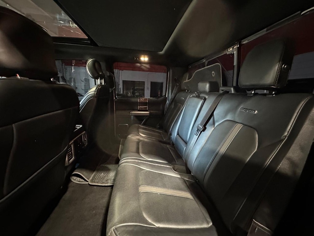 Ford F-150 Vehicle Full-screen Gallery Image 10