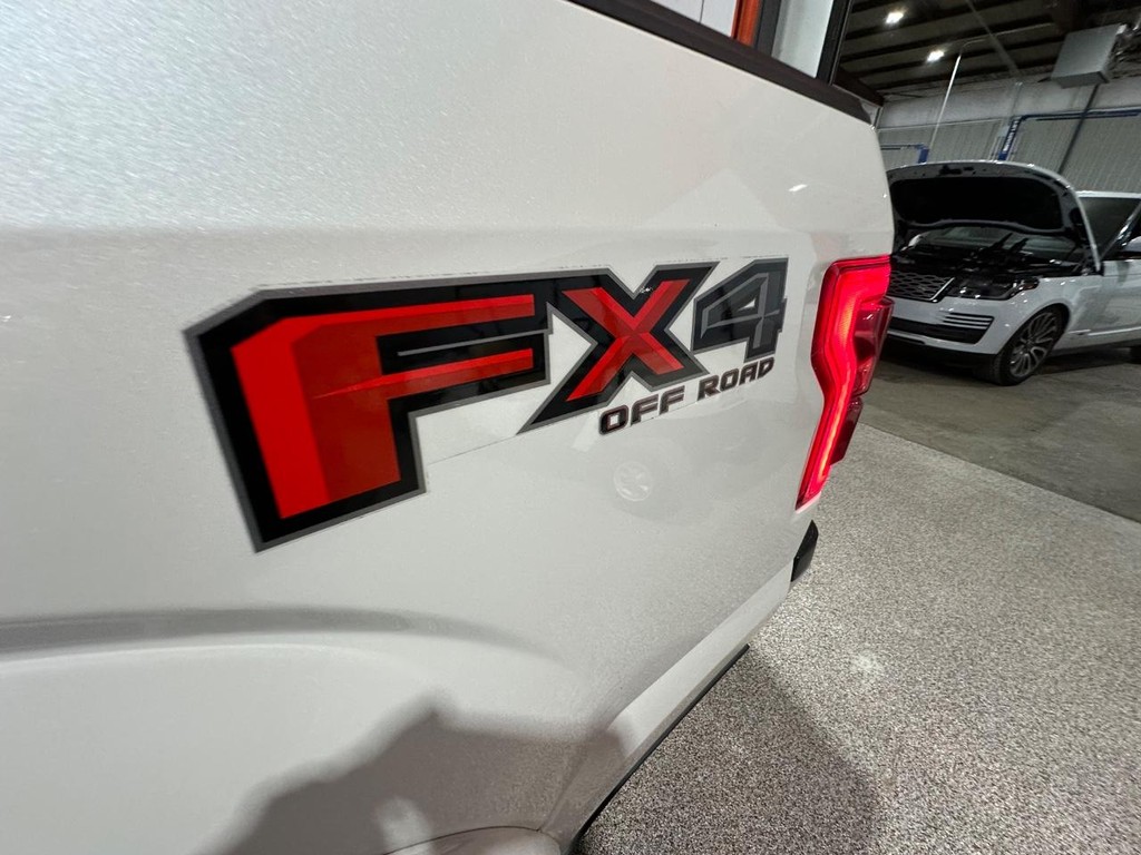 Ford F-150 Vehicle Full-screen Gallery Image 14