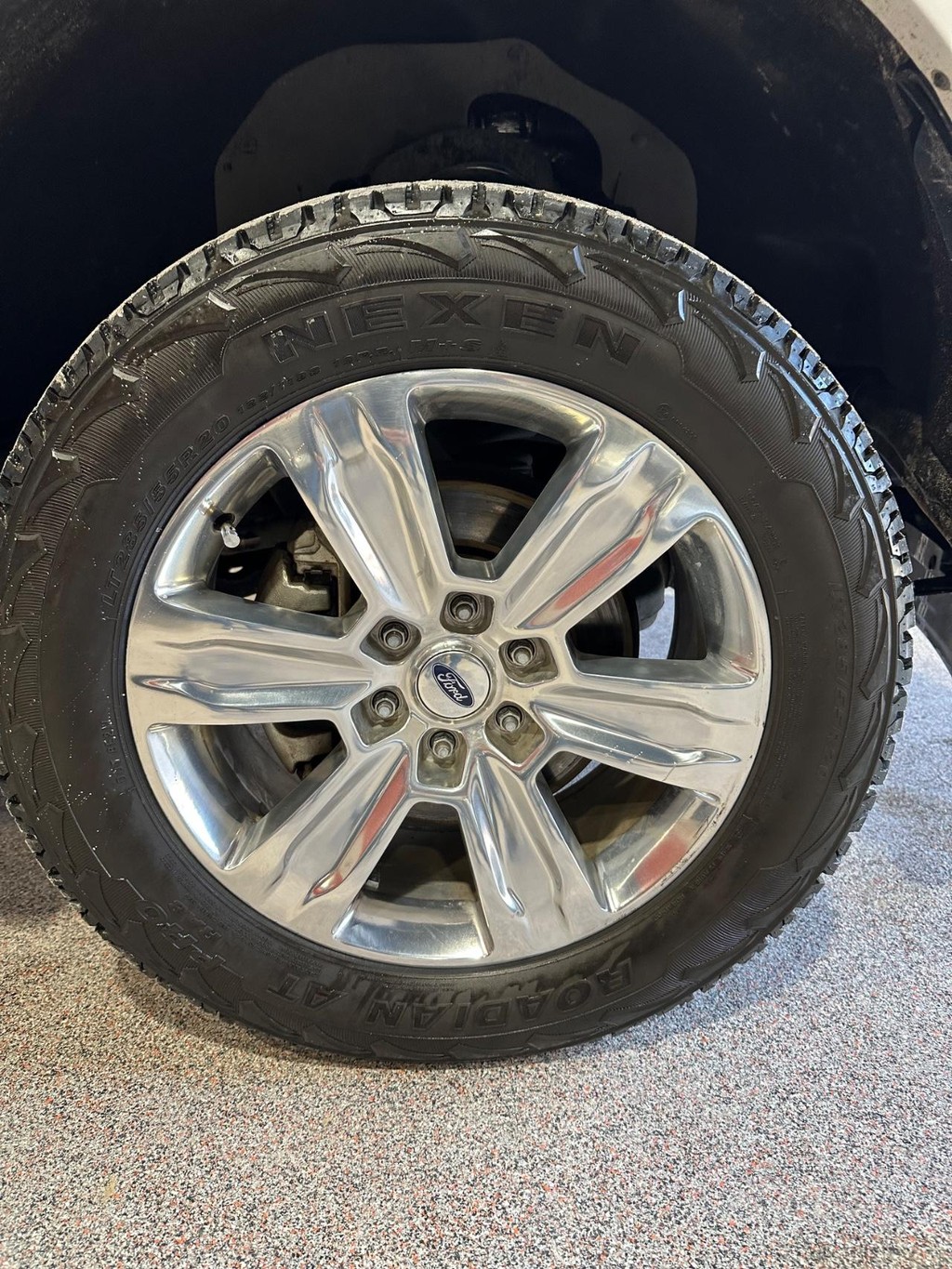 Ford F-150 Vehicle Full-screen Gallery Image 16