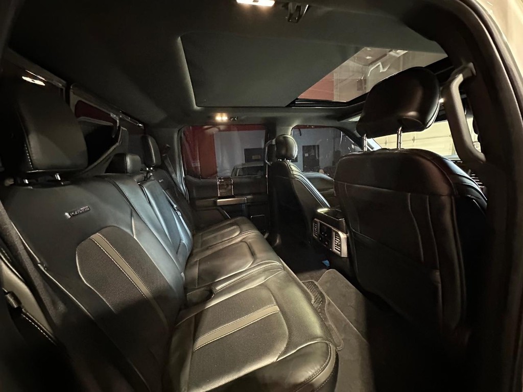 Ford F-150 Vehicle Full-screen Gallery Image 18