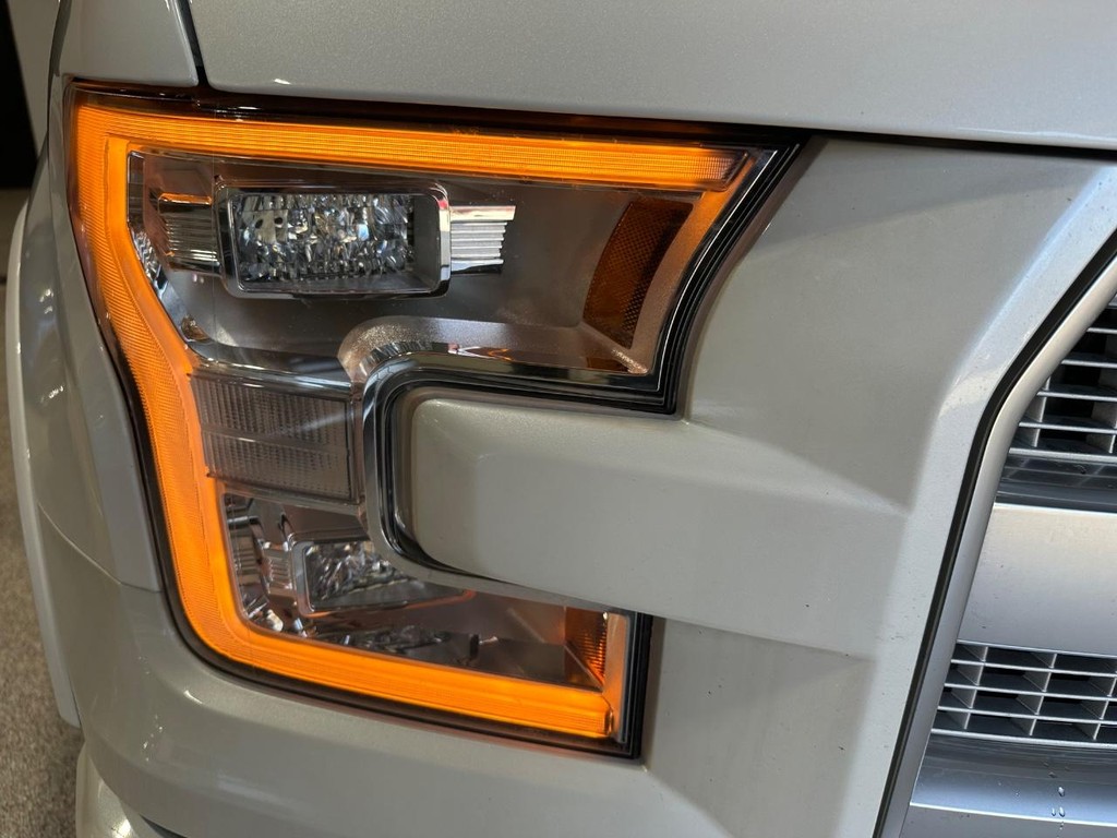 Ford F-150 Vehicle Full-screen Gallery Image 20