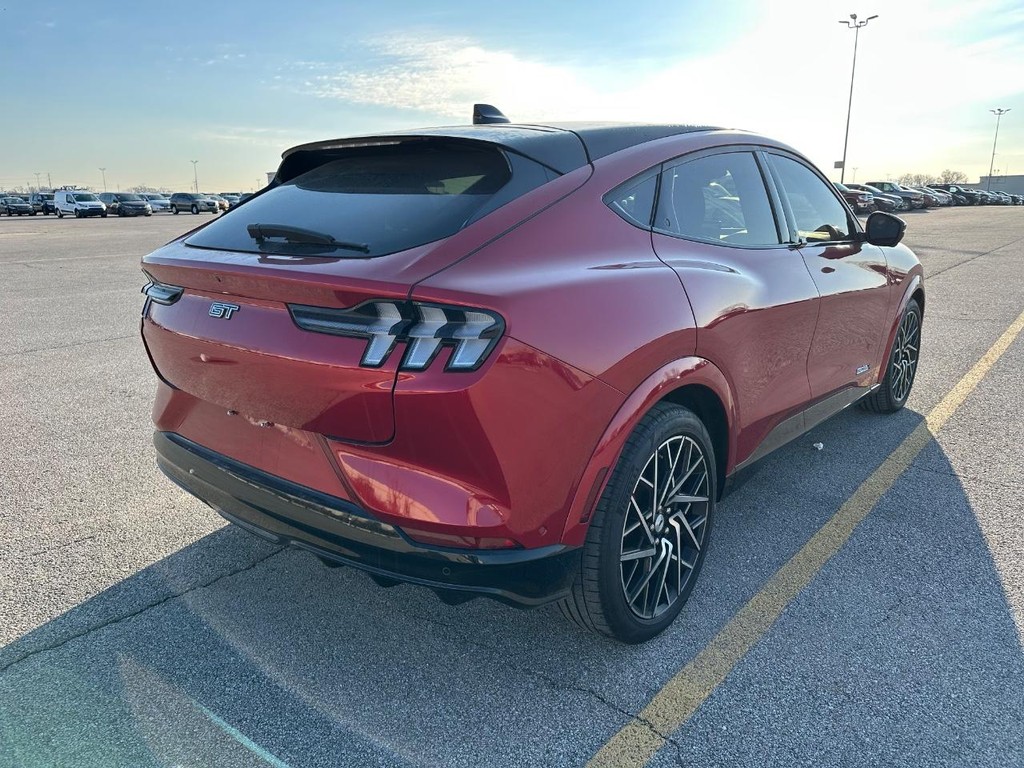 Ford Mustang Mach-E Vehicle Full-screen Gallery Image 3