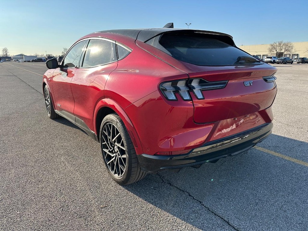 Ford Mustang Mach-E Vehicle Full-screen Gallery Image 4