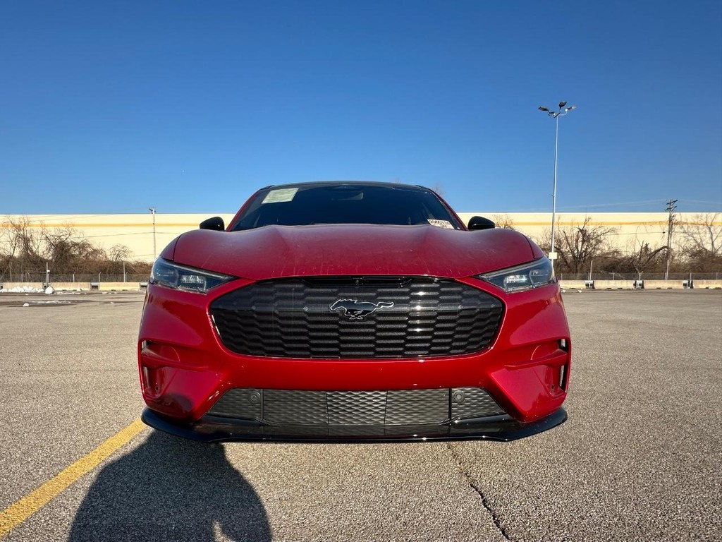 Ford Mustang Mach-E Vehicle Full-screen Gallery Image 7