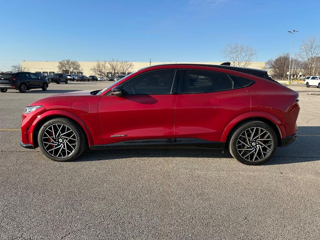 Ford Mustang Mach-E Vehicle Full-screen Gallery Image 9