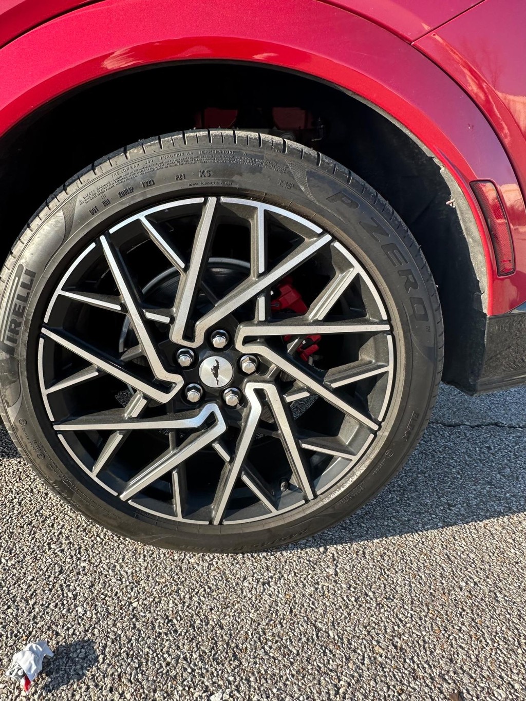 Ford Mustang Mach-E Vehicle Full-screen Gallery Image 11