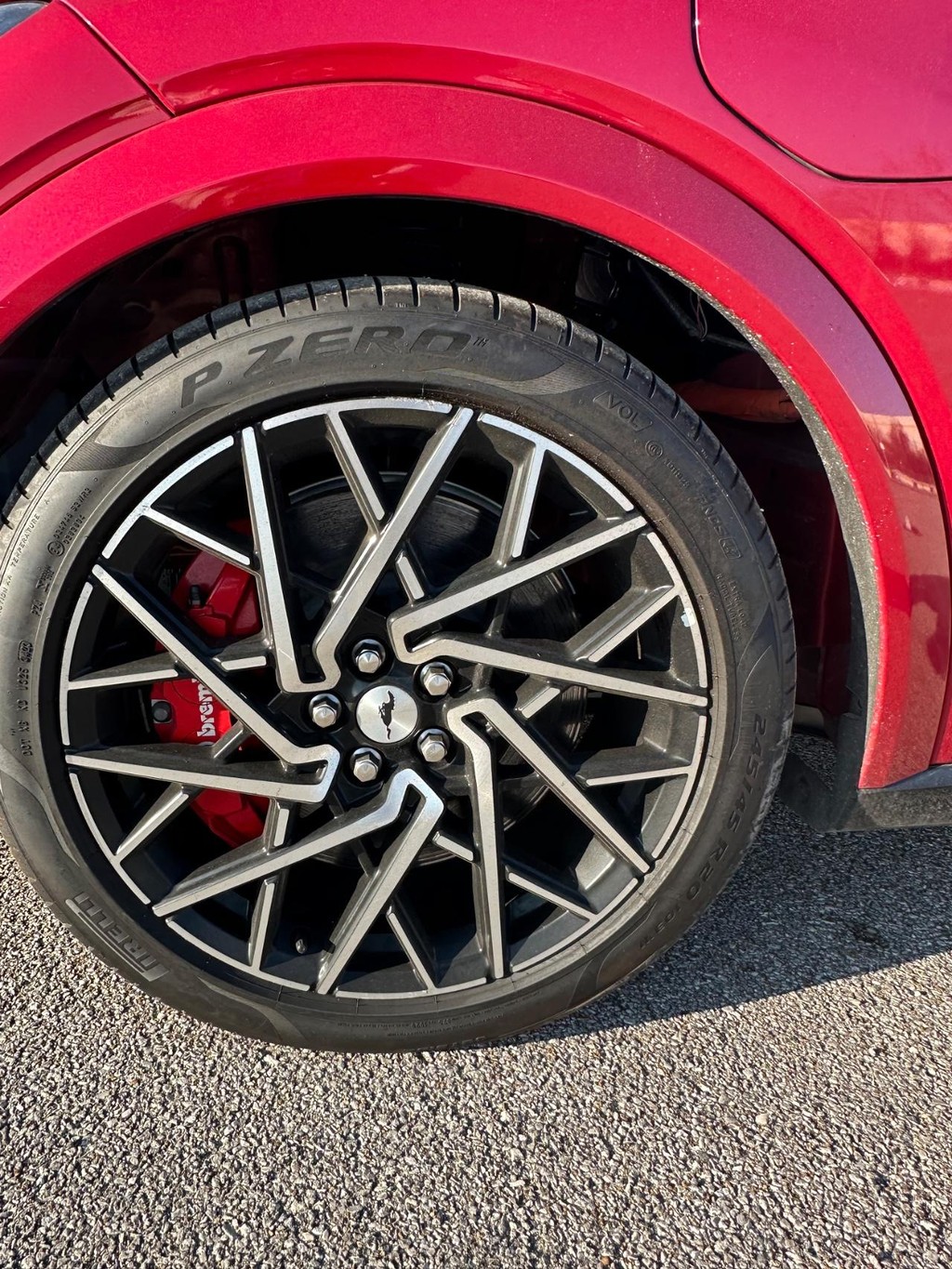 Ford Mustang Mach-E Vehicle Full-screen Gallery Image 12