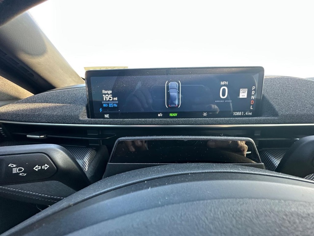 Ford Mustang Mach-E Vehicle Full-screen Gallery Image 23