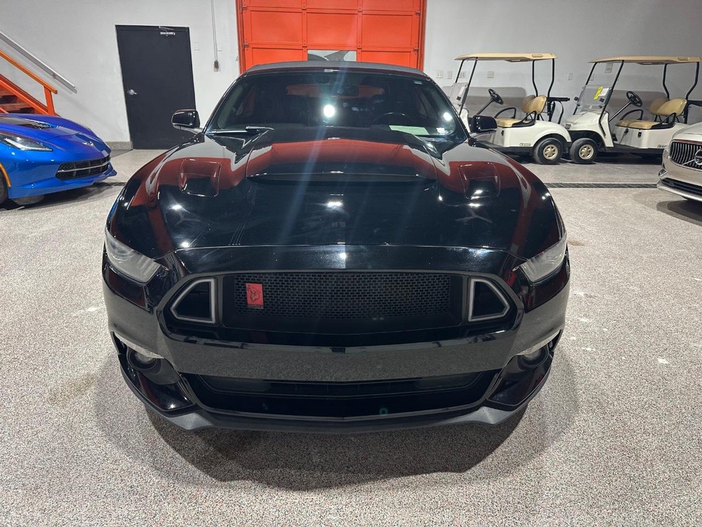 Ford Mustang Vehicle Full-screen Gallery Image 4