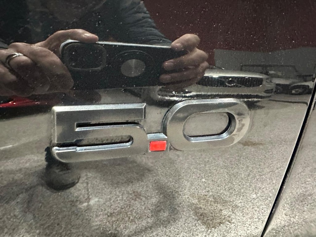 Ford Mustang Vehicle Full-screen Gallery Image 11