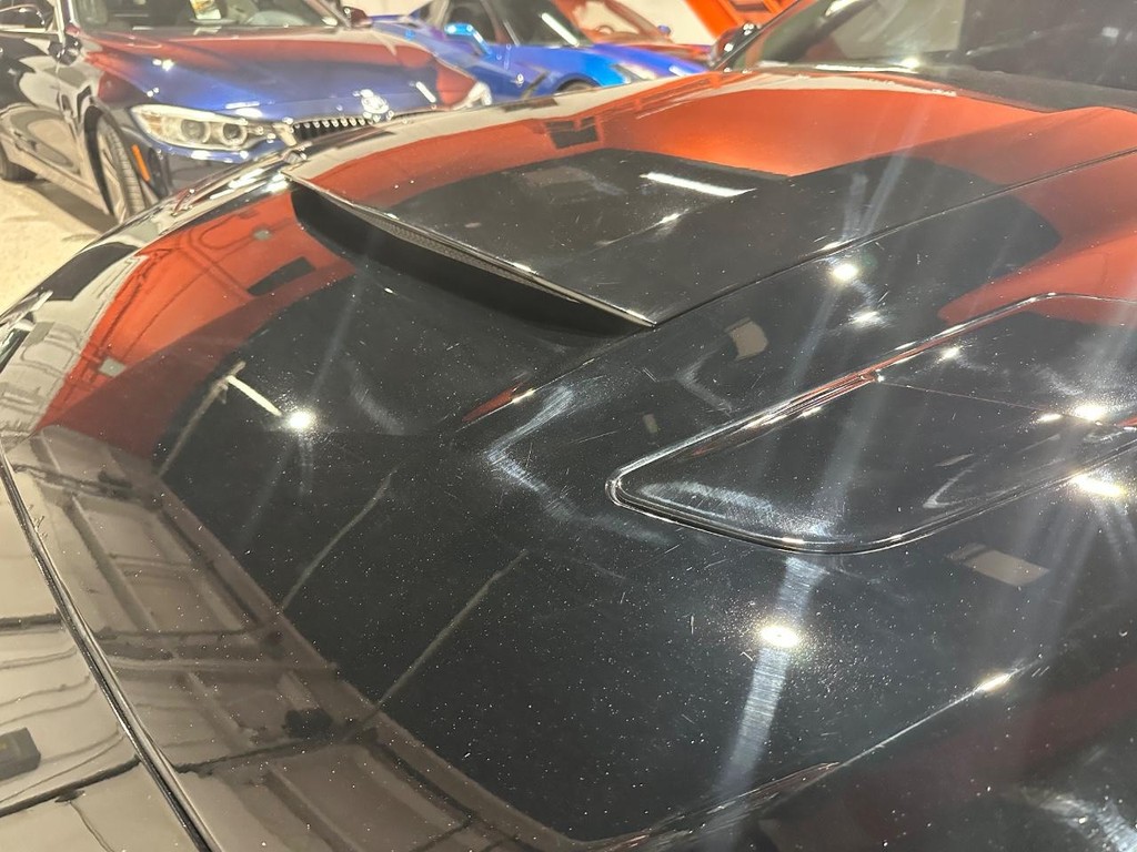 Ford Mustang Vehicle Full-screen Gallery Image 13